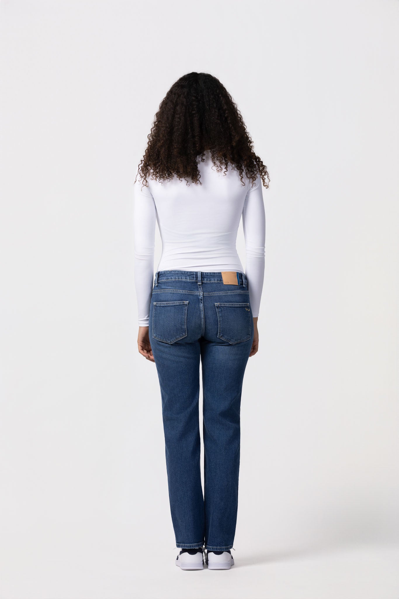 Wilona Relaxed Straight: Sadira